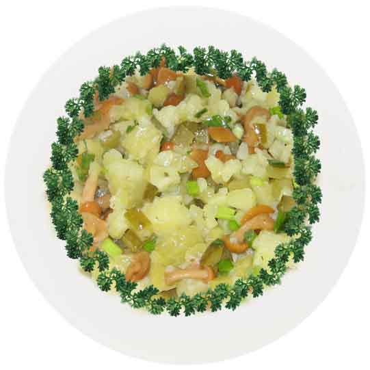 Постный грибной салат с картофелем и солеными огурцами