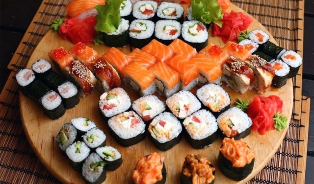 Как подавать суши