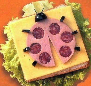 Детский бутерброд "Божья коровка"