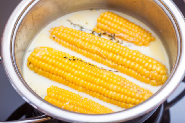 Рецепт кукурузы, вареной в молоке