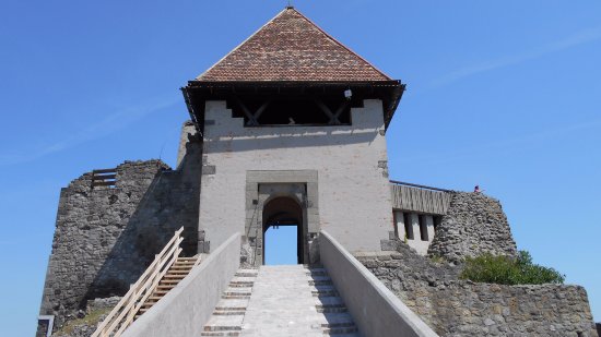 Крепость Fellegvar