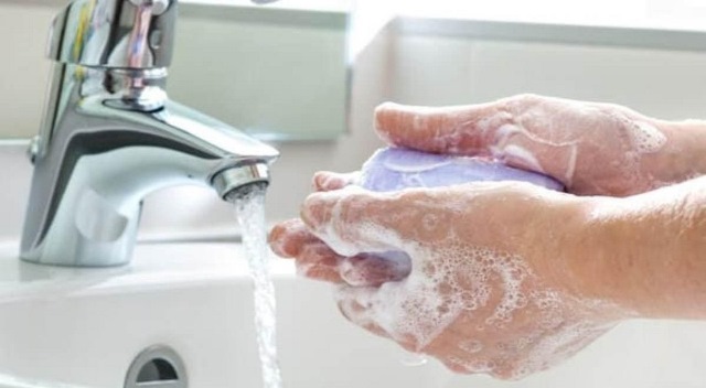 Как правильно мыть руки и дезинфицировать наши дома?
